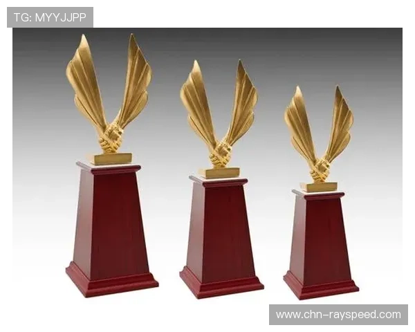 巴楚县摔跤邀请赛颁奖仪式举行，获奖选手获颁奖杯、奖牌和奖品